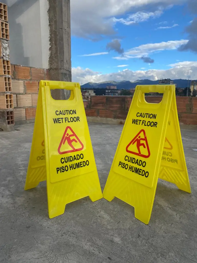 PISO HUMEDO-3