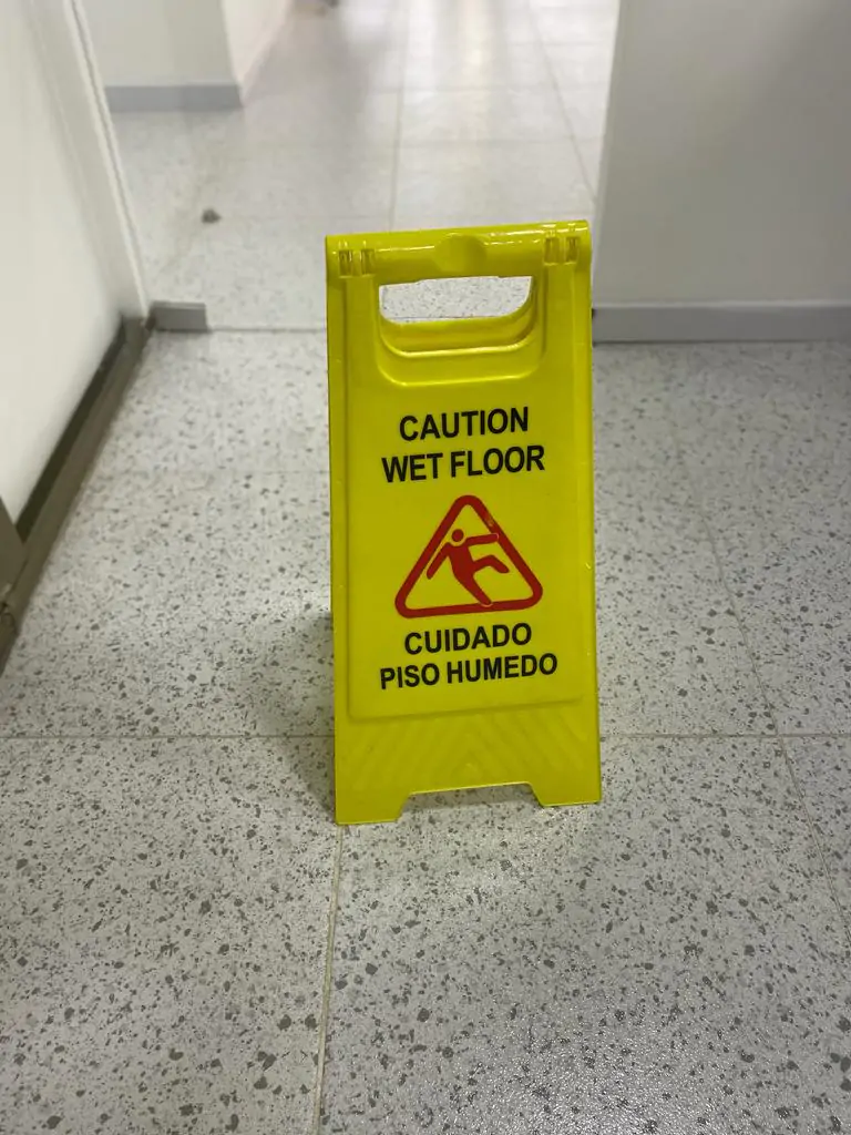 PISO HUMEDO
